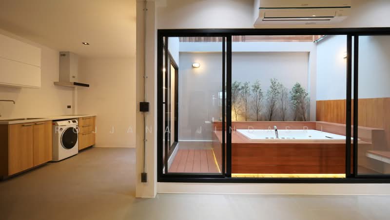 3-BR Townhouse, Bangkok, Khlong Tan Nua, Watthana, Bangkok, 3 Bedrooms, 225 sqm, Townhouse For Sale, by Rojjana Jindasri, 500182720 - DDproperty.com