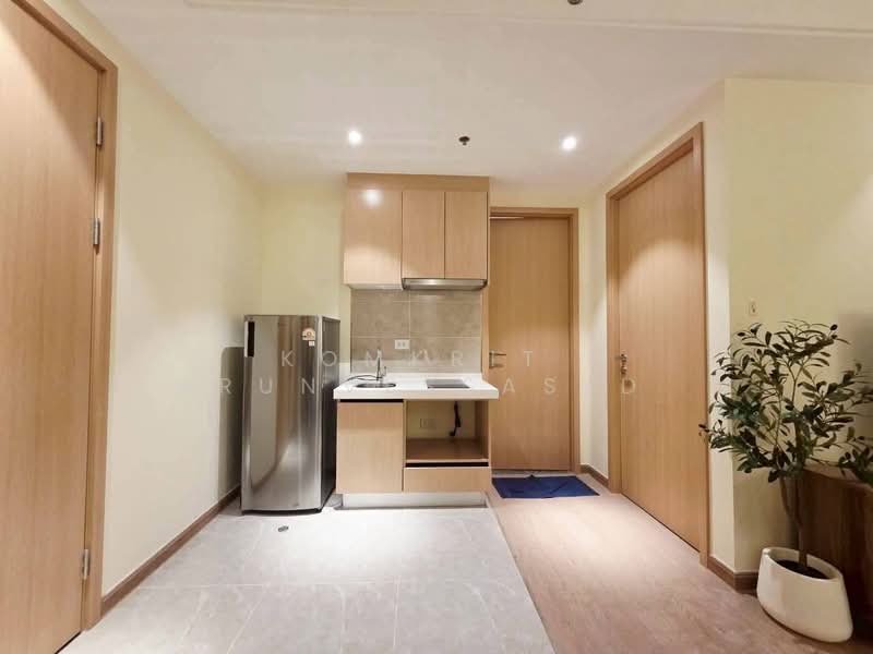 Regal Sathon-Naradhiwas, Bangkok, Naradhiwas Rajanagarindra Road, Thung Maha Mek, Sathon, Bangkok, 1 Bedroom, 37 sqm, Condo For Rent, by Komkrit  Arunvessased , 500182759 - DDproperty.com