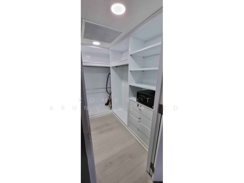 Omni Tower Sukhumvit Nana, Bangkok, 69 Sukhumvit 4 Alley, Khlong Toei, Khlong Toei, Bangkok, 1 Bedroom, 67 sqm, Condo For Rent, by Komkrit  Arunvessased , 500182782 - DDproperty.com