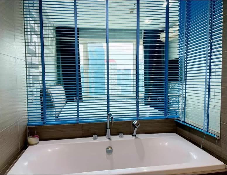 Siri At Sukhumvit, Bangkok, 902 Sukhumvit Road, Phra Kanong, Khlong Toei, Bangkok, 2 Bedrooms, 68 sqm, Condo For Rent, by Phoom Imruangsri, 500182785 - DDproperty.com