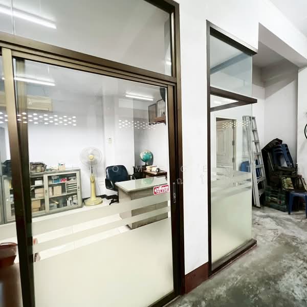 อาคารพาณิชย์2ชั้น 3คูหา ภายในตีทะลุ ขนาด92ตรว. ติดถนนซอยหมู่บ้านเศรษฐกิจ37, Bangkok, Bang Kae Nua, Bang Khae, Bangkok, , 463 sqm, Shophouse For Sale, by AJHOMECENTER - คุณโป้ง, 500183417 - DDproperty.com
