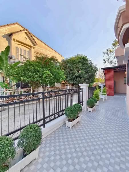 Budsarin Wongwaen-Rattanathibet, Nonthaburi, Ban Kluai-Sai Noi Road, Phimonrat, Bang Bua Thong, Nonthaburi, 4 Bedrooms, 126 sqm, Townhouse For Sale, by สรภพ ยอดไชย (สีฝุ่น), 500183442 - DDproperty.com