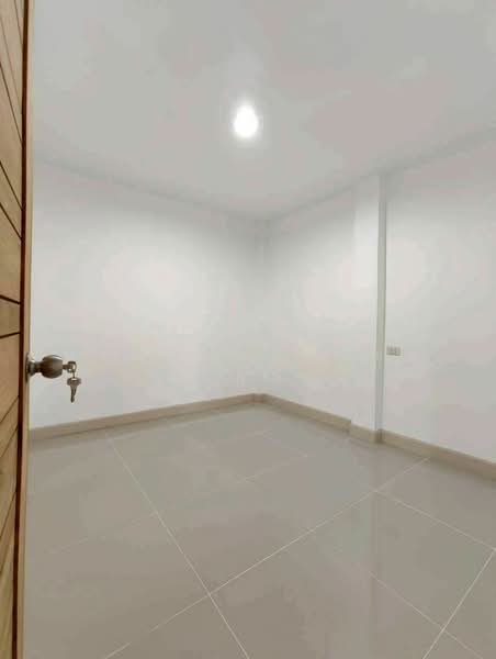 Budsarin Wongwaen-Rattanathibet, Nonthaburi, Ban Kluai-Sai Noi Road, Phimonrat, Bang Bua Thong, Nonthaburi, 4 Bedrooms, 126 sqm, Townhouse For Sale, by สรภพ ยอดไชย (สีฝุ่น), 500183442 - DDproperty.com