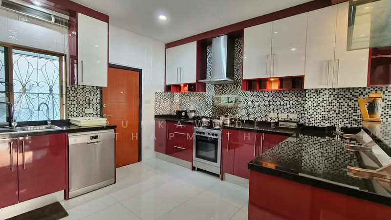 Royal Park Village, Chon Buri (Pattaya), Nong Pru, Bang Lamung (Pattaya), Chon Buri (Pattaya), 4 Bedrooms, 240 sqm, Single Detached House For Rent, by Pukkawadee Thapmathi, 500183604 - DDproperty.com
