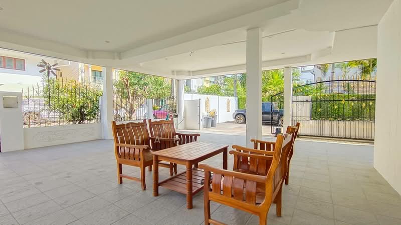 Royal Park Village, Chon Buri (Pattaya), Nong Pru, Bang Lamung (Pattaya), Chon Buri (Pattaya), 4 Bedrooms, 240 sqm, Single Detached House For Rent, by Pukkawadee Thapmathi, 500183604 - DDproperty.com