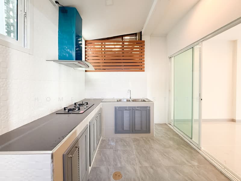 Lumpini Town Place Ratchayothin-Sena, Bangkok, Chan Kasem, Chatuchak, Bangkok, 3 Bedrooms, 180 sqm, Townhouse For Sale, by HOME Real Estate Service, 500183640 - DDproperty.com