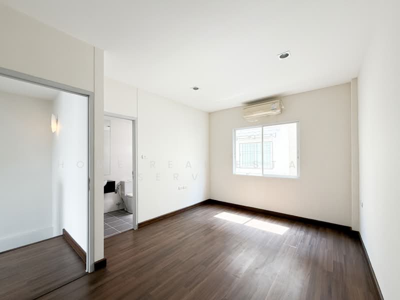 Lumpini Town Place Ratchayothin-Sena, Bangkok, Chan Kasem, Chatuchak, Bangkok, 3 Bedrooms, 180 sqm, Townhouse For Sale, by HOME Real Estate Service, 500183640 - DDproperty.com