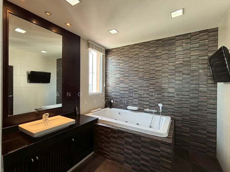 Grand Mercure Bangkok Asoke Residence, Bangkok, 50 5 Soi Sukhumvit 19, Khlong Tan Nua, Watthana, Bangkok, 4 Bedrooms, 440 sqm, Condo For Rent, by Bangkok House Living, 500183843 - DDproperty.com