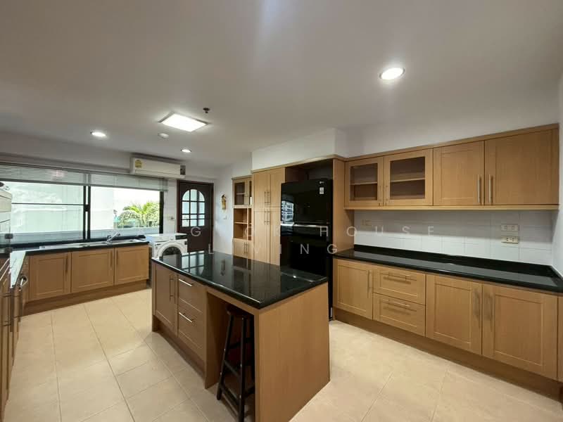 Centre Point Residence Phromphong, Bangkok, Soi Sukhumvit 39, Khlong Tan Nua, Watthana, Bangkok, 4 Bedrooms, 325 sqm, Condo For Rent, by Bangkok House Living, 500183930 - DDproperty.com