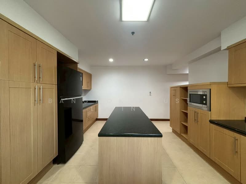 Centre Point Residence Phromphong, Bangkok, Soi Sukhumvit 39, Khlong Tan Nua, Watthana, Bangkok, 4 Bedrooms, 325 sqm, Condo For Rent, by Bangkok House Living, 500183930 - DDproperty.com
