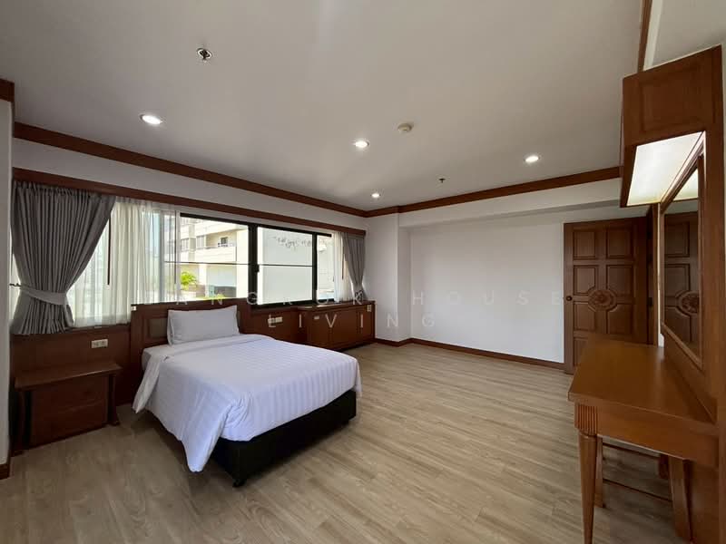 Centre Point Residence Phromphong, Bangkok, Soi Sukhumvit 39, Khlong Tan Nua, Watthana, Bangkok, 4 Bedrooms, 325 sqm, Condo For Rent, by Bangkok House Living, 500183930 - DDproperty.com