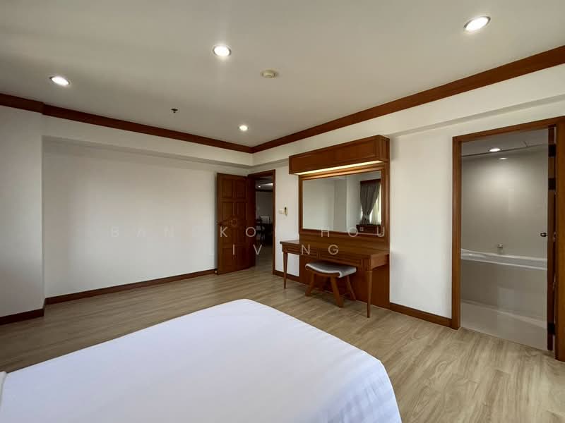 Centre Point Residence Phromphong, Bangkok, Soi Sukhumvit 39, Khlong Tan Nua, Watthana, Bangkok, 4 Bedrooms, 325 sqm, Condo For Rent, by Bangkok House Living, 500183930 - DDproperty.com