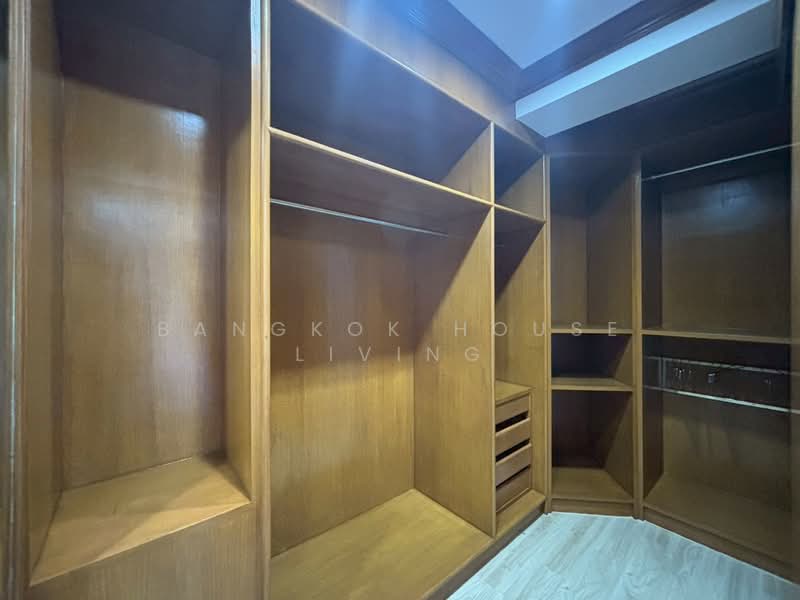 Centre Point Residence Phromphong, Bangkok, Soi Sukhumvit 39, Khlong Tan Nua, Watthana, Bangkok, 4 Bedrooms, 325 sqm, Condo For Rent, by Bangkok House Living, 500183930 - DDproperty.com