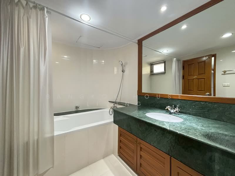 Centre Point Residence Phromphong, Bangkok, Soi Sukhumvit 39, Khlong Tan Nua, Watthana, Bangkok, 4 Bedrooms, 325 sqm, Condo For Rent, by Bangkok House Living, 500183930 - DDproperty.com