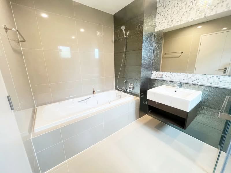 Baan Klang Muang The Edition Sathorn-Suksawat, Bangkok, Soi Suksawat 64, Bangmot, Thung Khru, Bangkok, 4 Bedrooms, 150 sqm, Townhouse For Sale, by The Best Property Agent ปู, 500183933 - DDproperty.com