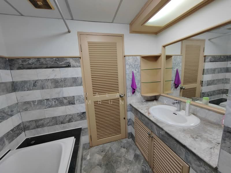 Silom Suite, Bangkok, Soi Sathorn 12, Sathorn Road, Silom, Bang Rak, Bangkok, 1 Bedroom, 51 sqm, Condo For Rent, by Walapa Jidbumrungsakun, 500184070 - DDproperty.com