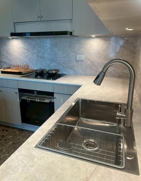 Royal Residence Park, Bangkok, 99 Royal Resident Park Lumphini, Lumphini, Pathum Wan, Bangkok, 3 Bedrooms, 220 sqm, Apartment For Rent, by Gun Henglite , 500184101 - DDproperty.com