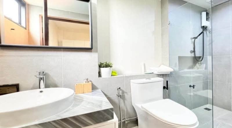 ขายบ้านหรู 3 ชั้น สร้างใหม่ ใกล้ไอคอนสยาม ทำเล BTS วงเวียนใหญ่ ตกแต่งครบ พร้อมอยู่, Bangkok, กรุงธนบุรี, Bang Lam Phu Lang, Khlong San, Bangkok, 6 Bedrooms, 530 sqm, Single Detached House For Sale, by บุษบา รัตนวงษ์ชัย, 500184144 - DDproperty.com