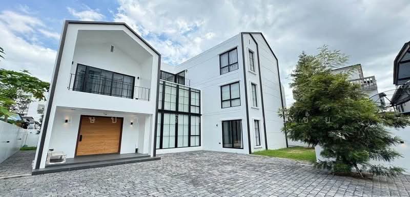 ขายบ้านหรู 3 ชั้น สร้างใหม่ ใกล้ไอคอนสยาม ทำเล BTS วงเวียนใหญ่ ตกแต่งครบ พร้อมอยู่, Bangkok, กรุงธนบุรี, Bang Lam Phu Lang, Khlong San, Bangkok, 6 Bedrooms, 530 sqm, Single Detached House For Sale, by บุษบา รัตนวงษ์ชัย, 500184144 - DDproperty.com