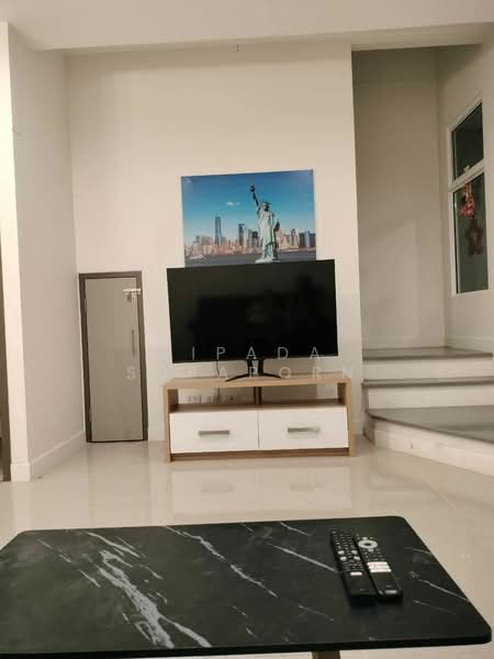 Sammakorn Avenue Suvarnabhumi, Bangkok, Rural Development 3 Khlong Song Ton Noon, Khlong Song Ton Nun, Lat Krabang, Bangkok, 4 Bedrooms, 248 sqm, Townhouse For Sale, by Vipada Supaporn, 500184188 - DDproperty.com