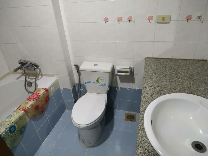 Royal Castle Sukhumvit, Bangkok, 30 Soi Sukhumvit 39, Khlongtoei Nua, Watthana, Bangkok, 3 Bedrooms, 120 sqm, Condo For Sale, by Araya Laokham, 500184267 - DDproperty.com