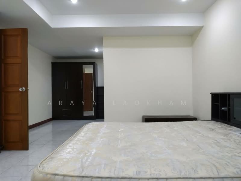 Royal Castle Sukhumvit, Bangkok, 30 Soi Sukhumvit 39, Khlongtoei Nua, Watthana, Bangkok, 3 Bedrooms, 120 sqm, Condo For Sale, by Araya Laokham, 500184267 - DDproperty.com