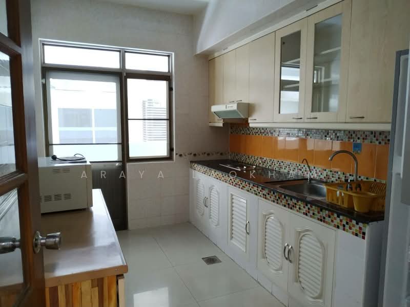 Royal Castle Sukhumvit, Bangkok, 30 Soi Sukhumvit 39, Khlongtoei Nua, Watthana, Bangkok, 3 Bedrooms, 120 sqm, Condo For Sale, by Araya Laokham, 500184267 - DDproperty.com