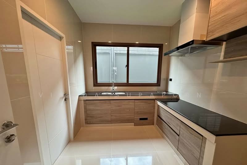 Burasiri Krungthep Kreetha, Bangkok, 95 Soi Pracha Ruam Chai, Hua Mak, Bang Kapi, Bangkok, 4 Bedrooms, 300 sqm, Single Detached House For Rent, by Vipada Supaporn, 500184395 - DDproperty.com