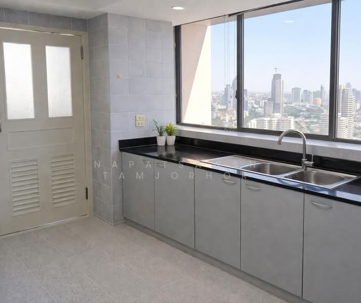 President Park Sukhumvit 24, Bangkok, 99 Sukhumvit 24 Alley, Khlongtoei Nua, Watthana, Bangkok, 3 Bedrooms, 261 sqm, Condo For Rent, by Napatsawan Tamjorhor, 500184424 - DDproperty.com