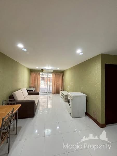 Le Cosi Ekamai 28, Bangkok, Sukhumvit, Khlong Tan Nua, Watthana, Bangkok, 1 Bedroom, 51 sqm, Condo For Rent, by Magic Property, 500184748 - DDproperty.com