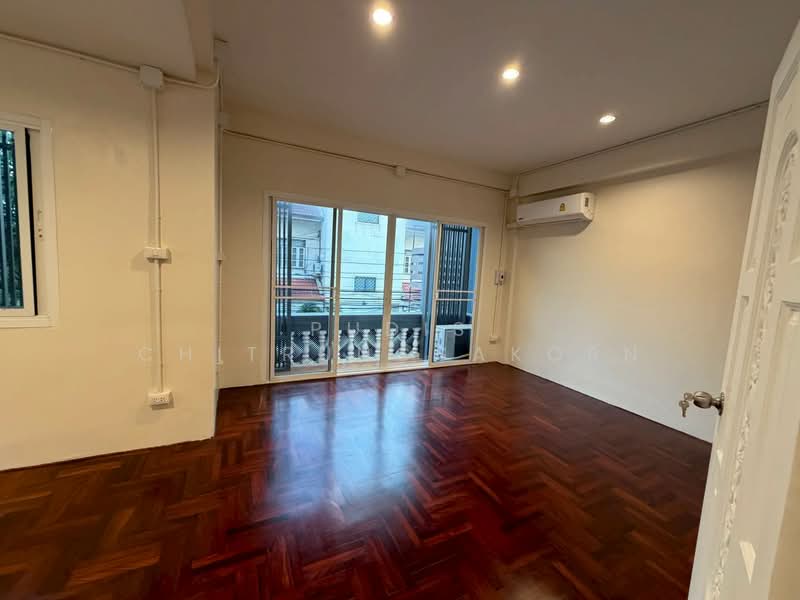 Townhouse for Rent - Near BTS Phra Khanong, Bangkok, Phra Kanong, Khlong Toei, Bangkok, , 400 sqm, Shophouse For Rent, by Pudis Chitrungsakorn, 500184776 - DDproperty.com