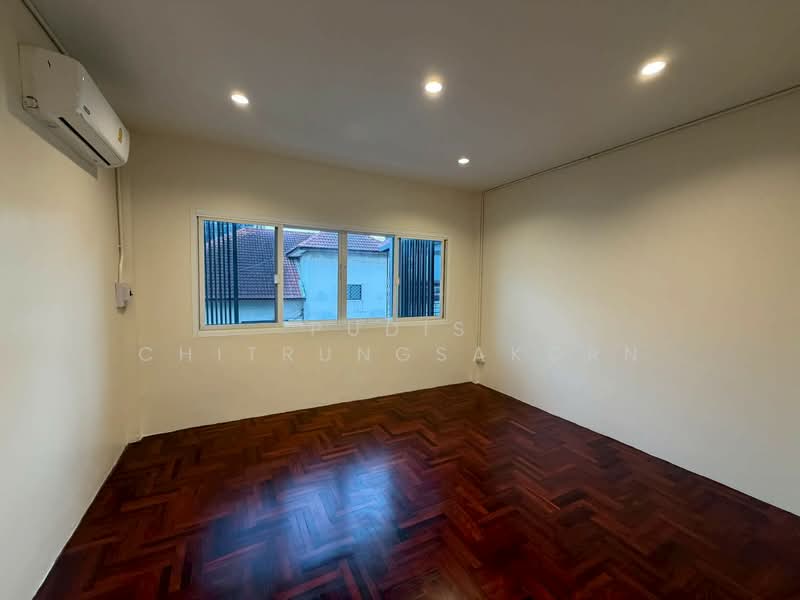 Townhouse for Rent - Near BTS Phra Khanong, Bangkok, Phra Kanong, Khlong Toei, Bangkok, , 400 sqm, Shophouse For Rent, by Pudis Chitrungsakorn, 500184776 - DDproperty.com