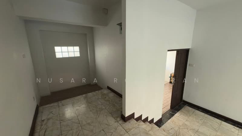 3-BR Townhouse, Bangkok, Khlong Tan Nua, Watthana, Bangkok, 3 Bedrooms, 250 sqm, Townhouse For Rent, by Nusara Rongtran, 500184787 - DDproperty.com