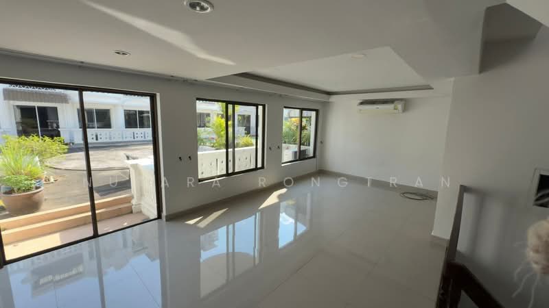 3-BR Townhouse, Bangkok, Khlong Tan Nua, Watthana, Bangkok, 3 Bedrooms, 250 sqm, Townhouse For Rent, by Nusara Rongtran, 500184787 - DDproperty.com