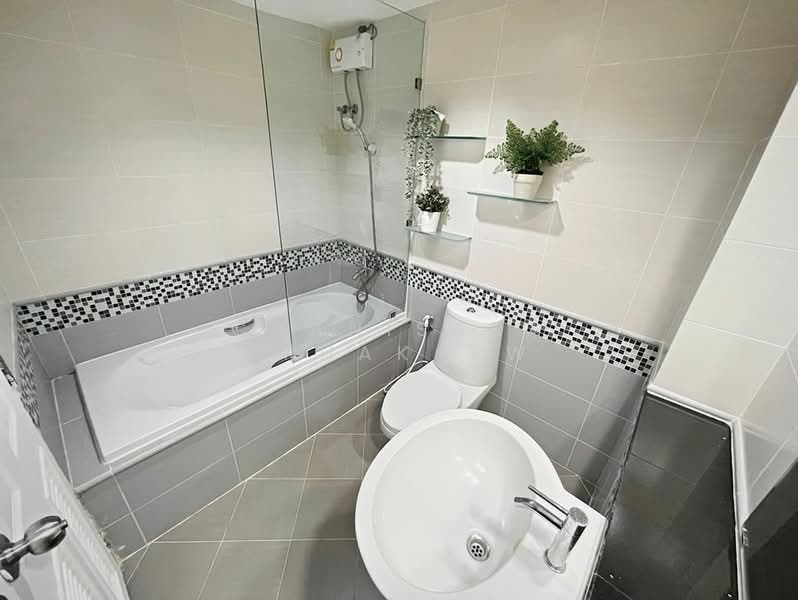 The Waterford Sukhumvit 50, Bangkok, 890 Soi Sukhumvit 50, Phra Kanong, Khlong Toei, Bangkok, 3 Bedrooms, 99 sqm, Condo For Rent, by Chanisara Kruakaew, 500185033 - DDproperty.com