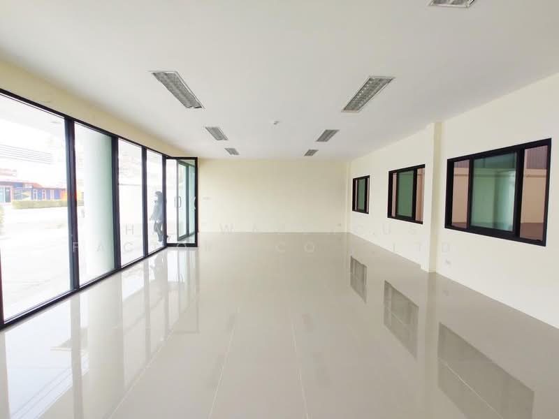 For Rent - Warehouse with Office for Rent 1,240 SQM in Bang Pa-in Ayutthaya Industrial Zone Main Road Access, Phra Nakhon Si Ayutthaya