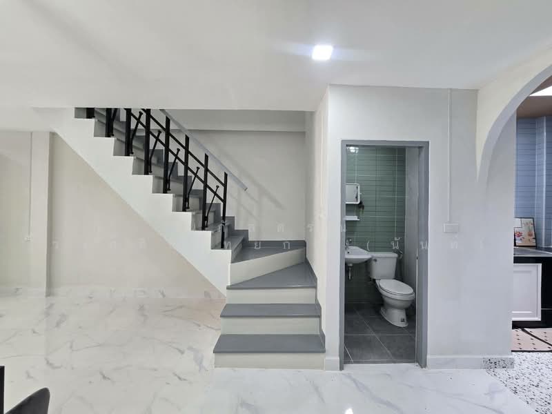 Poonsinh Thani 3, Bangkok, Rat Phatthana Road, Khlong Song Ton Nun, Lat Krabang, Bangkok, 2 Bedrooms, 80 sqm, Townhouse For Sale, by นภัสศรณ์ วงศ์สินไทยกร (นันท์), 500185156 - DDproperty.com