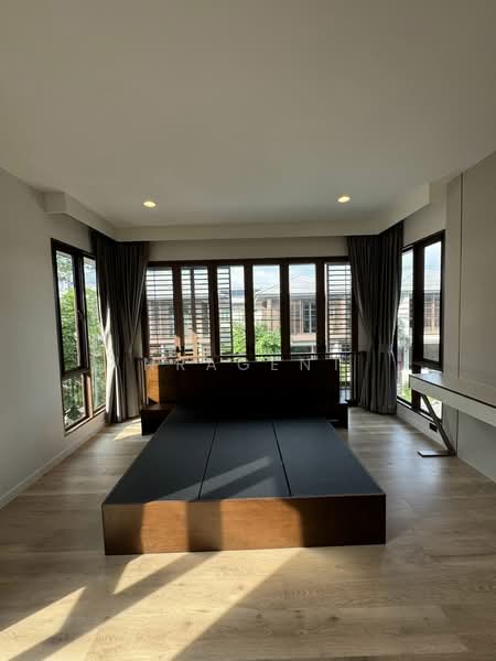 Burasiri Krungthep Kreetha, Bangkok, 95 Soi Pracha Ruam Chai, Hua Mak, Bang Kapi, Bangkok, 4 Bedrooms, 300 sqm, Single Detached House For Sale, by NRagent, 500185187 - DDproperty.com