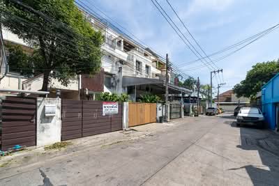 ขาย - ขาย ทาวน์โฮม 3.5 ชั้น เล่นระดับทุกชั้น 31 ตร.ว. ทำเลทองสตรีวิทยา 2 โชคชัย 4, กรุงเทพ