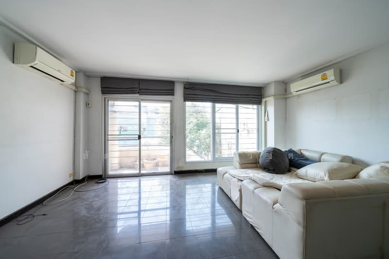 ขาย ทาวน์โฮม 3.5 ชั้น เล่นระดับทุกชั้น 31 ตร.ว. ทำเลทองสตรีวิทยา 2 โชคชัย 4, Bangkok, ถนนสตรีวิทยา 2 ซอย 23, Lat Phrao, Lat Phrao, Bangkok, 4 Bedrooms, 261 sqm, Townhouse For Sale, by อุกฤษฎ์ สัตย์ตระกูลวงศ์, 500185212 - DDproperty.com