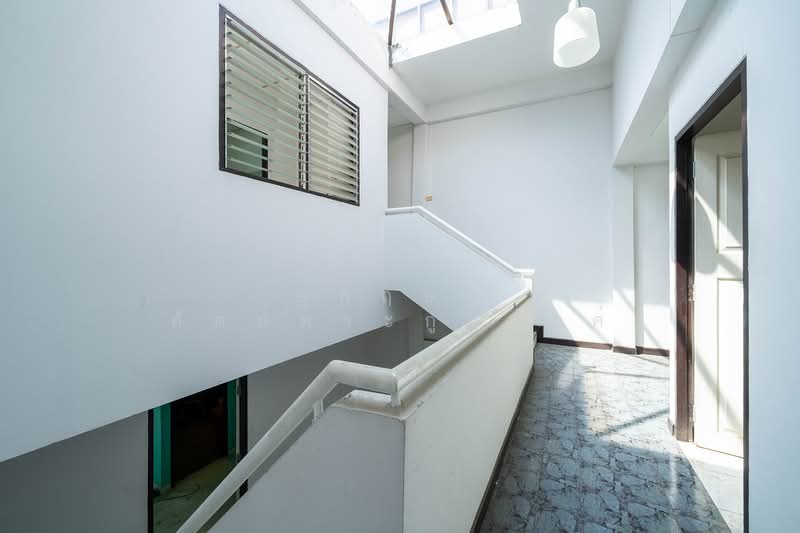 ขาย ทาวน์โฮม 3.5 ชั้น เล่นระดับทุกชั้น 31 ตร.ว. ทำเลทองสตรีวิทยา 2 โชคชัย 4, กรุงเทพ, ถนนสตรีวิทยา 2 ซอย 23, ลาดพร้าว, ลาดพร้าว, กรุงเทพ, 261 ตร.ม., ทาวน์เฮ้าส์ ขาย, โดย อุกฤษฎ์ สัตย์ตระกูลวงศ์, 500185212 - DDproperty.com