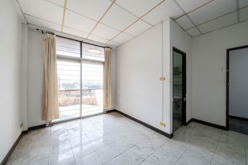 ขาย ทาวน์โฮม 3.5 ชั้น เล่นระดับทุกชั้น 31 ตร.ว. ทำเลทองสตรีวิทยา 2 โชคชัย 4, Bangkok, ถนนสตรีวิทยา 2 ซอย 23, Lat Phrao, Lat Phrao, Bangkok, 4 Bedrooms, 261 sqm, Townhouse For Sale, by อุกฤษฎ์ สัตย์ตระกูลวงศ์, 500185212 - DDproperty.com