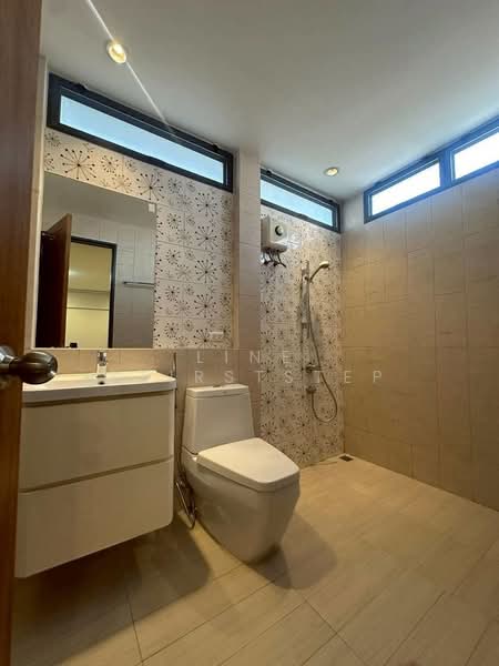 Single House, Sukhumvit 71 - Ekkamai 22 (Pridi 45), Near BTS Ekkamai - Phra Khanong, Bangkok, Khlong Tan Nua, Watthana, Bangkok, , 220 sqm, Retail Space For Rent, by LINE @firststep, 500185219 - DDproperty.com