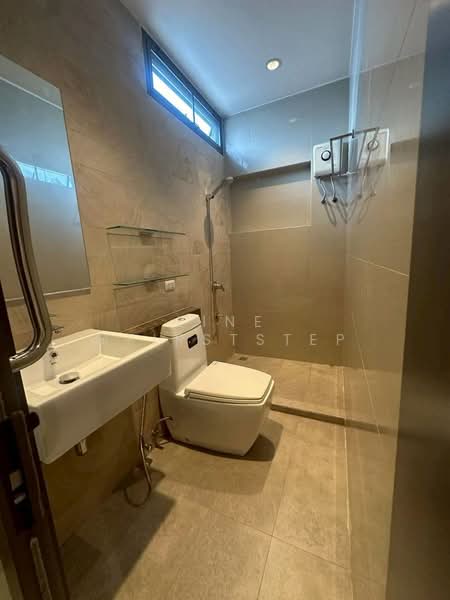 Single House, Sukhumvit 71 - Ekkamai 22 (Pridi 45), Near BTS Ekkamai - Phra Khanong, Bangkok, Khlong Tan Nua, Watthana, Bangkok, , 220 sqm, Retail Space For Rent, by LINE @firststep, 500185219 - DDproperty.com