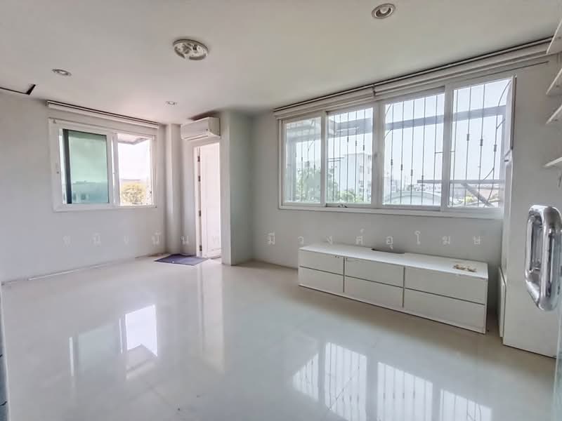 ให้เช่าสำนักงาน 400 ตรม. โฮมออฟฟิสทาวน์อินทาวน์ ลาดพร้าว 94, Bangkok, Phlapphla, Wang Thonglang, Bangkok, , 400 sqm, Office Space For Rent, by Chanitnun Mewongukote, 500185245 - DDproperty.com