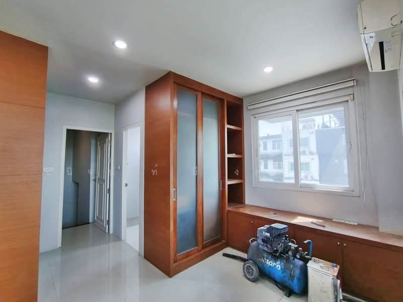 ให้เช่าสำนักงาน 400 ตรม. โฮมออฟฟิสทาวน์อินทาวน์ ลาดพร้าว 94, Bangkok, Phlapphla, Wang Thonglang, Bangkok, , 400 sqm, Office Space For Rent, by Chanitnun Mewongukote, 500185245 - DDproperty.com