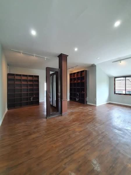 ทำเลศรีวรา ทาวน์อินทาวน์ ให้เช่าสำนักงาน 4.5 ชั้น 600 ตร.ม. อาคารสวย พร้อมอยู่ ทำเลดี, Bangkok, ศรีวรา, Phlapphla, Wang Thonglang, Bangkok, , 600 sqm, Office Space For Rent, by บุษบา รัตนวงษ์ชัย, 500185261 - DDproperty.com