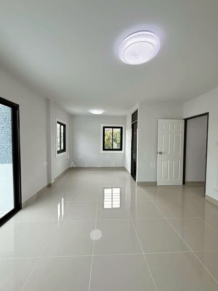 Baan Nanthicha 3/8, Nonthaburi, นนทบุรี  ไทรน้อย  ไทรน้อย, Sai Noi, Sai Noi, Nonthaburi, 4 Bedrooms, 112 sqm, Townhouse For Sale, by Naravit Prajuabsuk, 500185345 - DDproperty.com