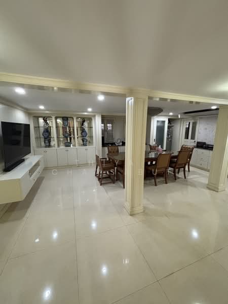 บ้านเดี่ยวสุดคลาสสิกหลังใหญ่ มีสวนหน้าบ้าน สุขุทวิท 64, กรุงเทพ, บางจาก, พระโขนง, กรุงเทพ, 300 ตร.ม., บ้านเดี่ยว ขาย, โดย Thiya​ Chaysabut, 500185358 - DDproperty.com