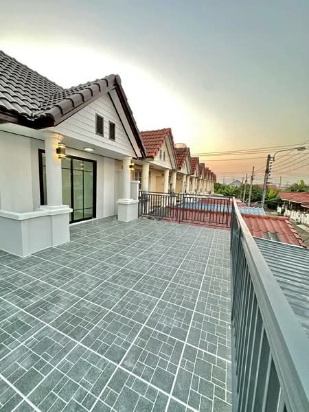 Baan Buathong 4, Nonthaburi, Ban Kluay-Sai Noi Road, Phimonrat, Bang Bua Thong, Nonthaburi, 2 Bedrooms, 96 sqm, Townhouse For Sale, by Naravit Prajuabsuk, 500185375 - DDproperty.com